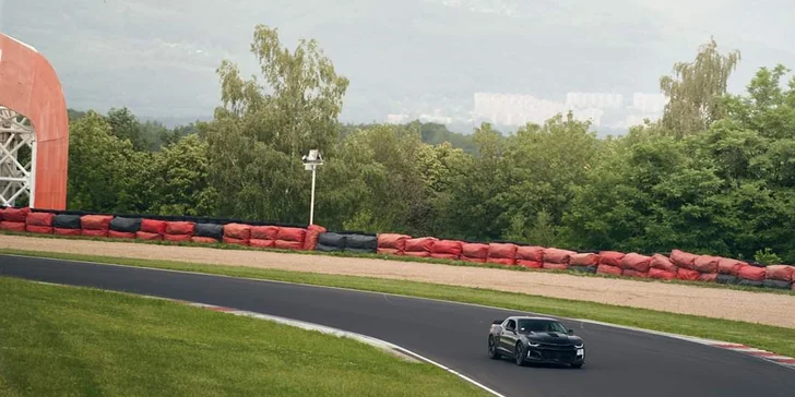 Superjízda v nadupaném Chevrolet Camaro SS 6.2 na 15-60 minut