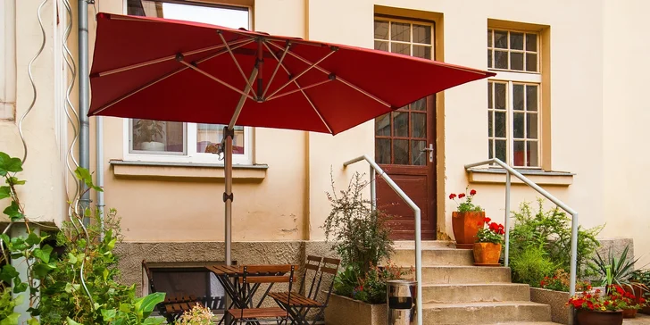 Poznejte kouzlo Prahy: hotel se snídaní, jen 5 minut od Karlova mostu