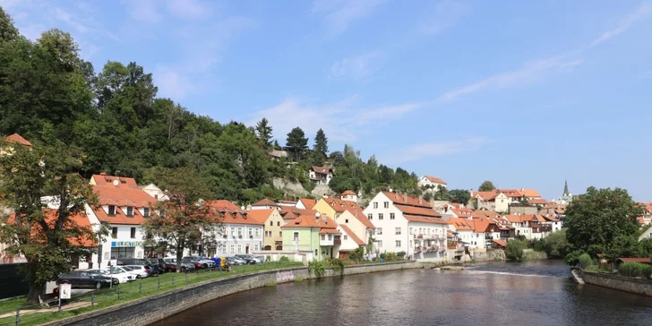 Podzimní dovolená v Českém Krumlově: hotel 10 minut od centra, snídaně i lahev vína