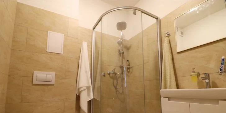 Podzimní dovolená v Českém Krumlově: hotel 10 minut od centra, snídaně i lahev vína