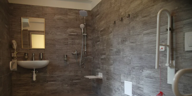Podzimní dovolená v Českém Krumlově: hotel 10 minut od centra, snídaně i lahev vína