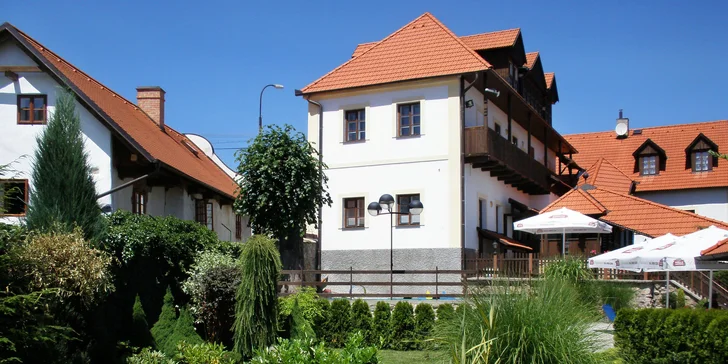 Aktivní pobyt v penzionu se snídaní pro 2–4 osoby:, hřiště, tělocvična i půjčovna kol