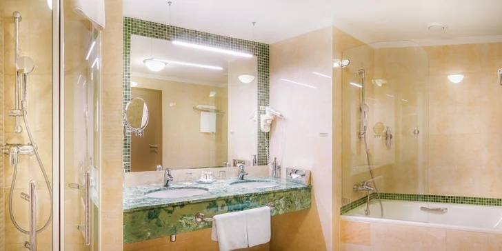 Výjimečný pobyt v centru Prahy: 5* hotel se snídaní, thajská masáž a wellness