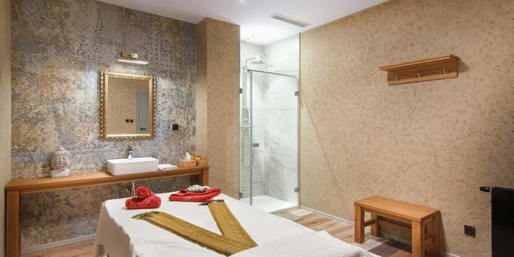 Výjimečný pobyt v centru Prahy: 5* hotel se snídaní, thajská masáž a wellness