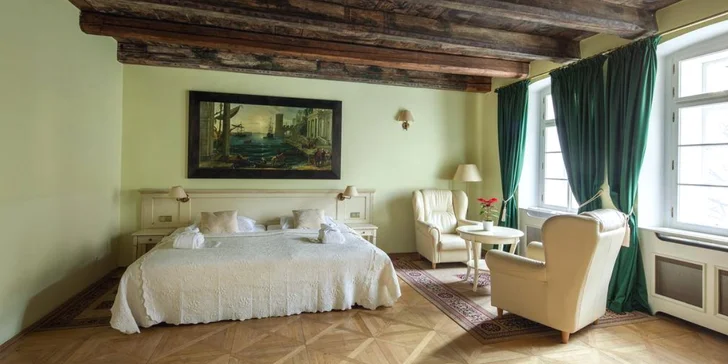  Vyspíte se v luxusním 4* pokoji. Na výběr máte pokoj Superior a prostornější Deluxe.