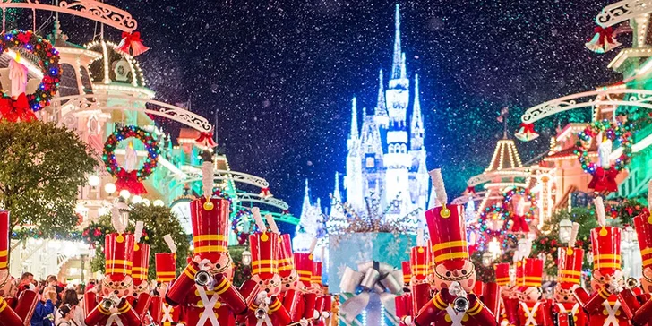 Silvestr v Paříži a návštěva Disneylandu: 4denní zájezd busem vč. ubytování na 1 noc