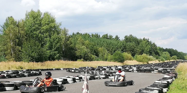 Rozjeďte to na nejdelší motokárové trati v ČR: 3× 10minutová jízda pro 1 osobu