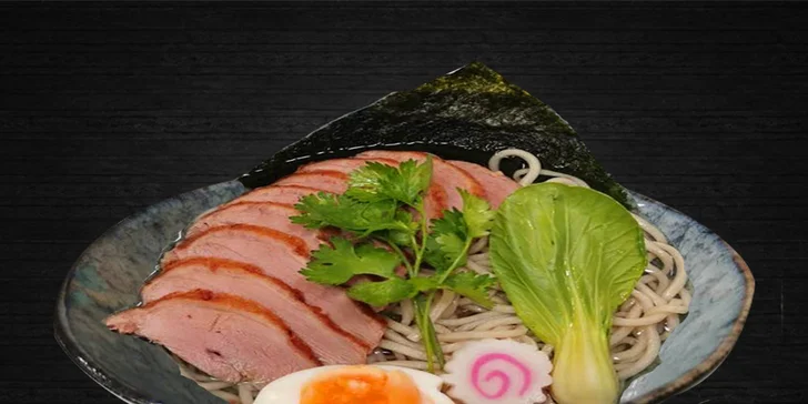 Výběr z menu thajské restaurace: pad thai, tonkatsu ramen i bún bò nam bộ
