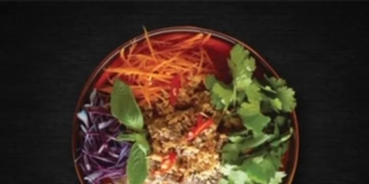 Výběr z menu thajské restaurace: pad thai, tonkatsu ramen i bún bò nam bộ