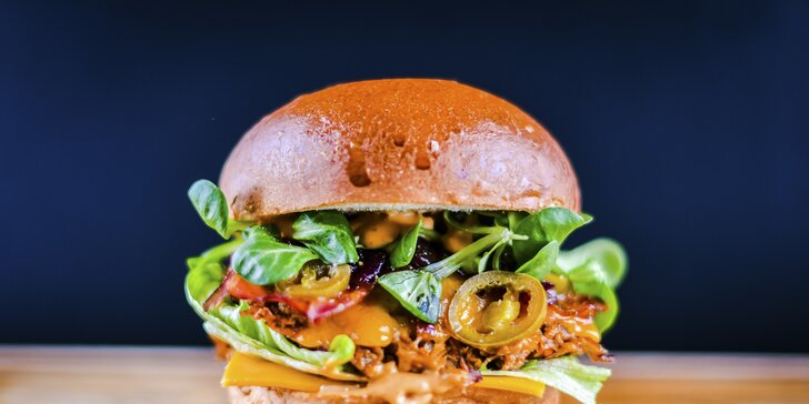 Pochutnejte si: burger menu s hranolky, žebry, křídly i Coca-colou