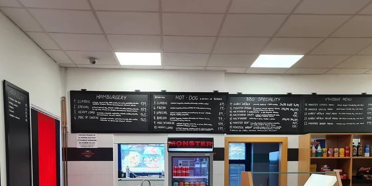 Pochutnejte si: burger menu s hranolky, žebry, křídly i Coca-colou