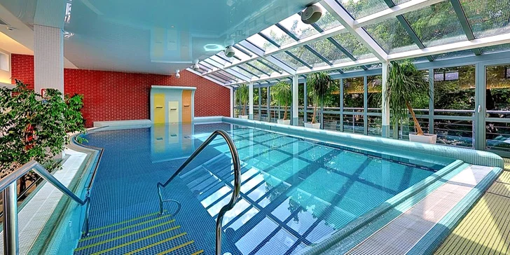 Za odpočinkem a procedurami do Varů: polopenze, neomezený wellness