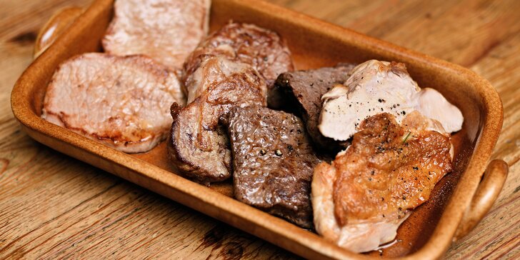 Masové hody pro dva: steaky ze 4 druhů masa, dvě přílohy i omáčky a espresso na závěr