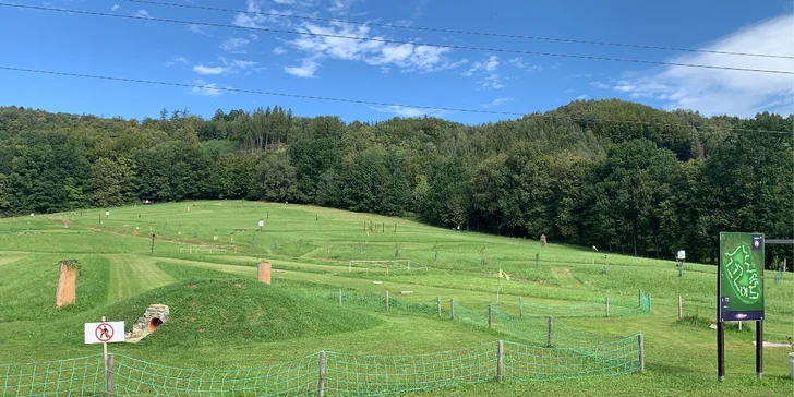 Trochu jiný golf – fotbalgolf: celodenní vstupné na fotbalgolfové hřiště pro 1 až 3 dospělé i rodinu