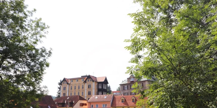 Podzimní dovolená v Českém Krumlově: hotel 10 minut od centra, snídaně i lahev vína