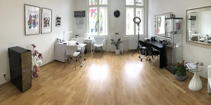 Pečujte o své nehty: manikúra s výživnými bázemi, masáží rukou či lakováním a zpevnění nebo prodloužení nehtů