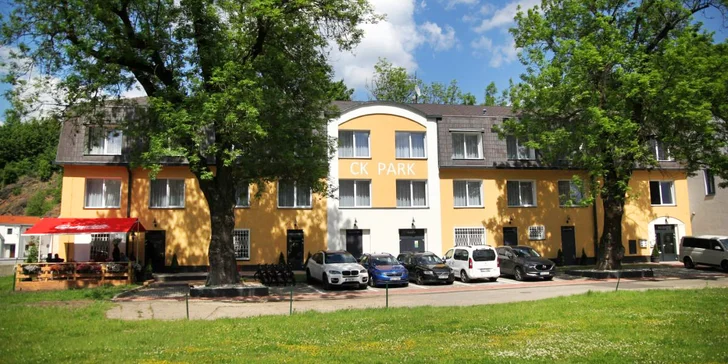 Podzimní dovolená v Českém Krumlově: hotel 10 minut od centra, snídaně i lahev vína