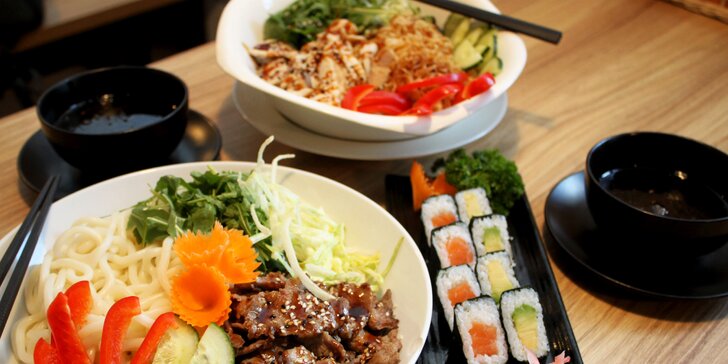 Ve dvou na asijské dobroty do oblíbené restaurace: sushi, nudle a nápoj