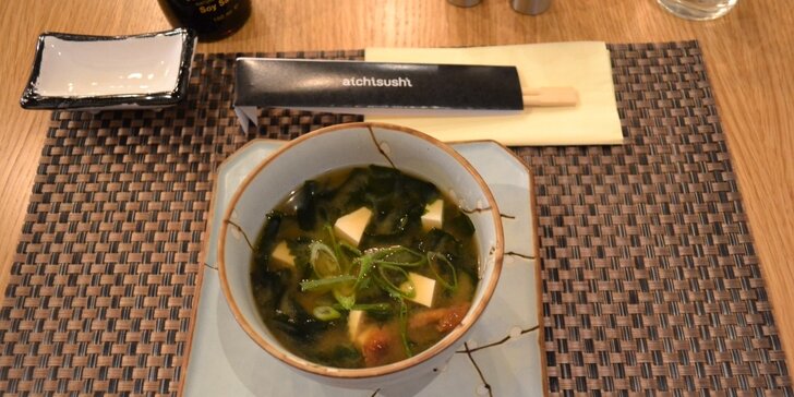 46 ks sushi + 2 polévky v nové restauraci Aichi Sushi