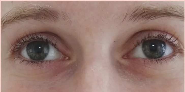 Svůdný pohled díky lash liftingu s výživou nebo i laminaci obočí