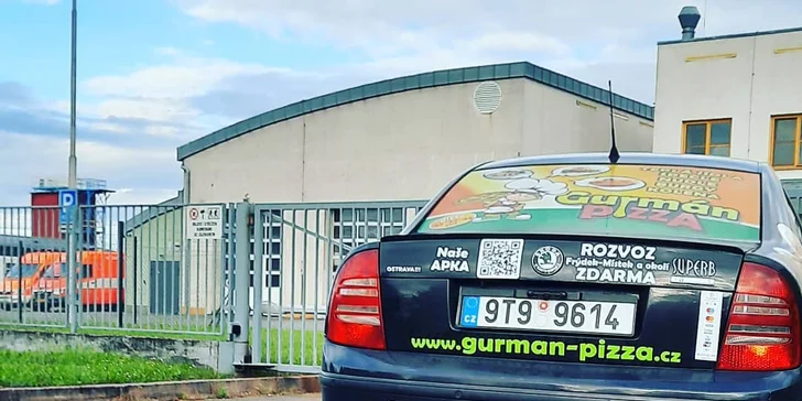 Dvě pizzy o průměru 32 nebo 45 cm podle výběru s rozvozem domů