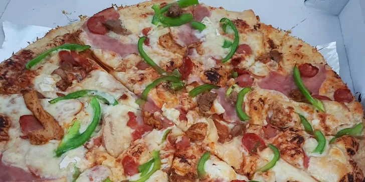Dvě pizzy o průměru 32 nebo 45 cm podle výběru s rozvozem domů