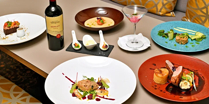 7chodové menu v restauraci 5* hotelu: losos, rillettes, panenka i sorbet a také lahev vína