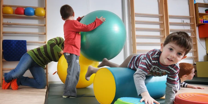 Na prcky čekají skluzavky nejrůznějších druhů, trampolíny, volejbal, basketbal, tenis či footgolf.