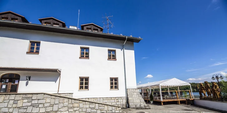 V páru či s rodinou k Těrlické přehradě na Moravě: pobyt se stravou v nejstarší krčmě v ČR