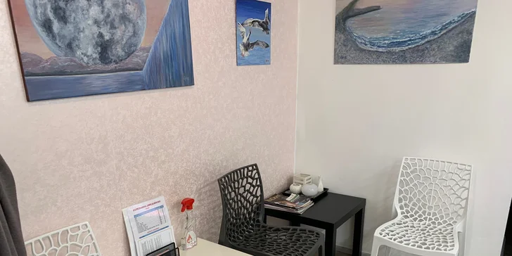 Klasická mokrá či SPA pedikúra včetně lakování nebo aplikace nehtových špon