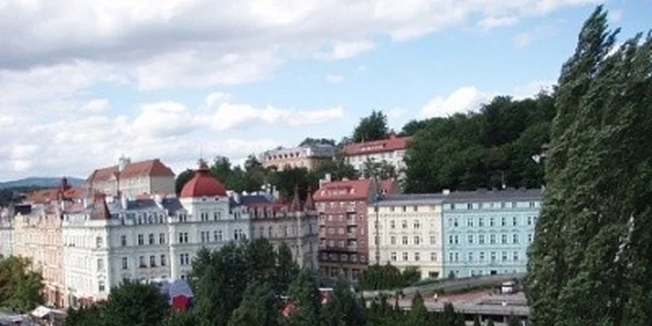 1960 Kč za třídenní pobyt v centru Karlových Varů. Procházky ve dvou po kolonádách, večeře s lahví vína a lázeňská pohoda se slevou 60 %.