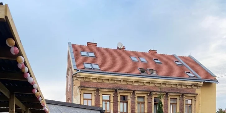 Dvě pizzy o průměru 30 cm podle výběru a limonáda, pivo či víno