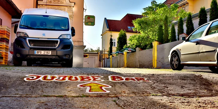Dvě pizzy o průměru 30 cm podle výběru a limonáda, pivo či víno