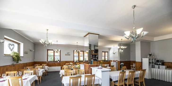 Pohodový pobyt pod Hostýnem: polopenze, bazén, bowling i squash