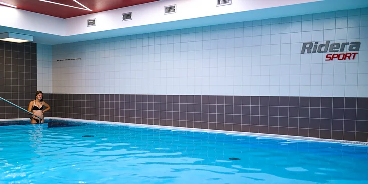 90 minut zábavy: trampolíny pro děti a wellness s bazénem pro dospělé