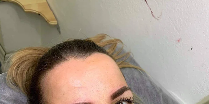 Permanentní make-up: oční linky, stínované obočí nebo rty