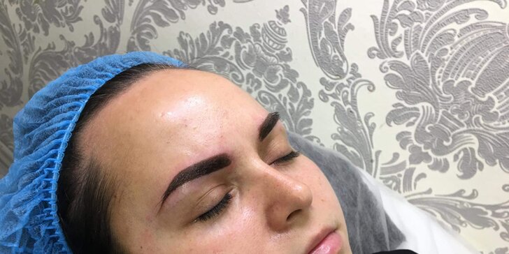 Permanentní make-up: oční linky, stínované obočí nebo rty