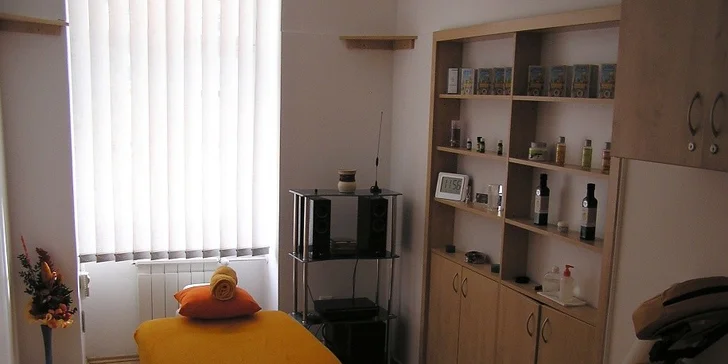 Ruční odborná masáž konopnými bio oleji nebo ABS masáž na odblokování zad a šíje. Dopřejte tělu vitamíny, uvolnění i pocit pohody.