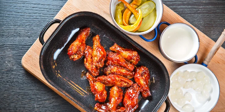 Pochutnejte si opět na masových specialitách: otevřený voucher do Rebel Wings v hodnotě až 1500 Kč