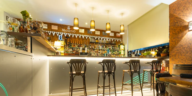Kousek Korsiky v Ostravě: vychutnejte si tapas pro dva a čtyři míchané drinky