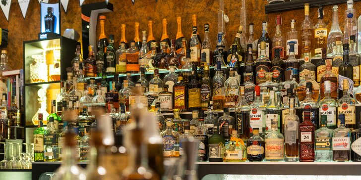 Kousek Korsiky v Ostravě: vychutnejte si tapas pro dva a čtyři míchané drinky