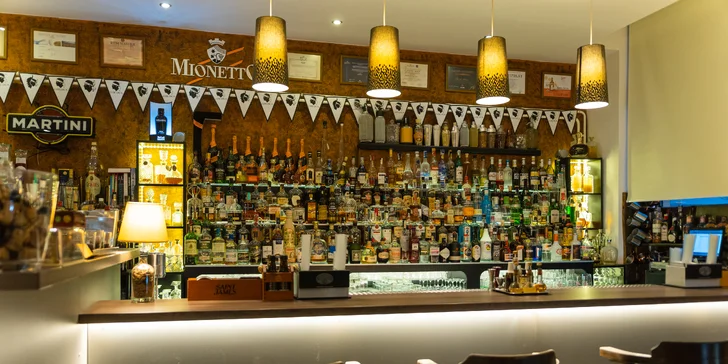 Kousek Korsiky v Ostravě: vychutnejte si tapas pro dva a čtyři míchané drinky