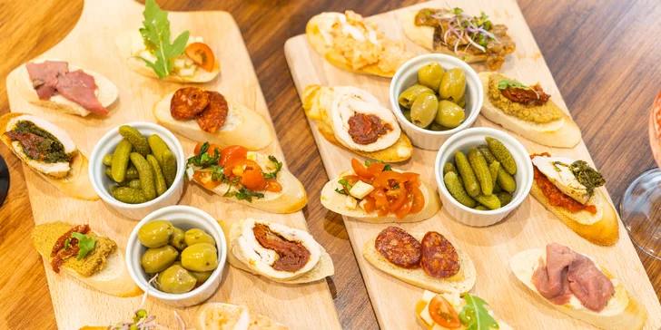 Kousek Korsiky v Ostravě: vychutnejte si tapas pro dva a čtyři míchané drinky