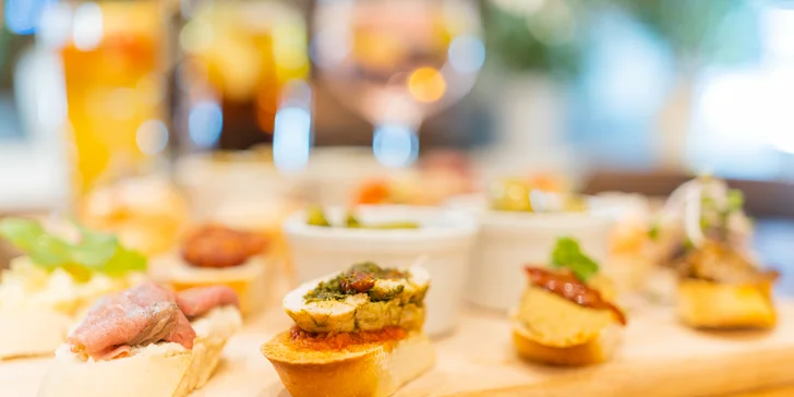 Kousek Korsiky v Ostravě: vychutnejte si tapas pro dva a čtyři míchané drinky