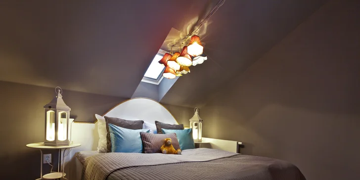Letní či podzimní pobyt pod Petřínem: moderní apartmán s kuchyňkou a lahví prosecca