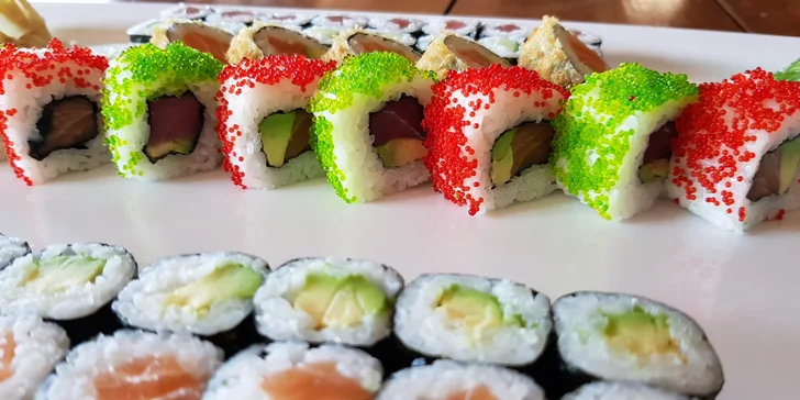 Nechte si naservírovat sushi: 46 nebo 62 ks s lososem, avokádem i tuňákem