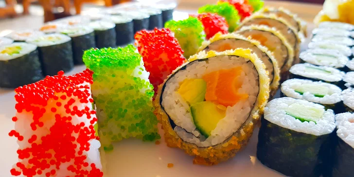 Nechte si naservírovat sushi: 46 nebo 62 ks s lososem, avokádem i tuňákem