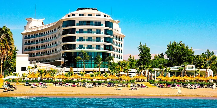Hotel Q Premium***** se nachází v letovisku Alanya hned u oblázkovo-písčité pláže.