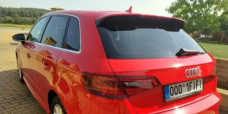 Ruční mytí interiéru vozidla, tepování sedaček i strojní leštění karoserie