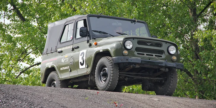 15–60 min. akční jízdy vojenským vozem UAZ na offroadovém polygonu